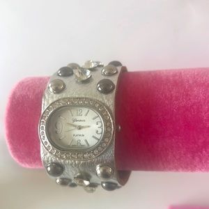 Geneva New vintage Wristwatch, Japanese movement, silver, leather band,crystals,